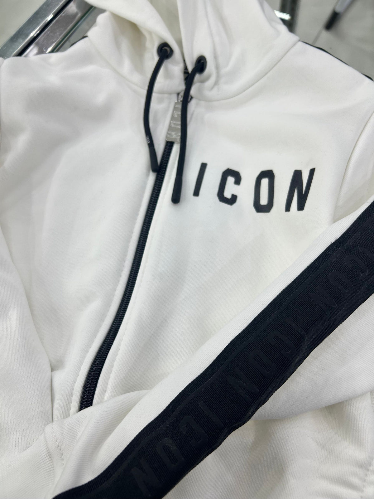 0807 - ABBIGLIAMENTO - ICON