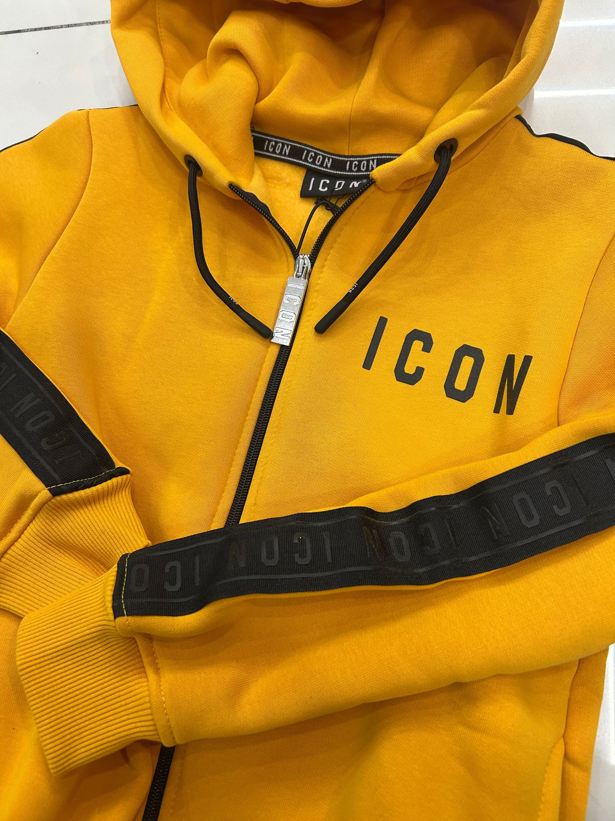 0807 - ABBIGLIAMENTO - ICON